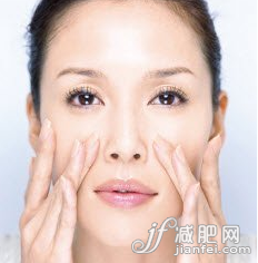 简单按摩 还你紧致年轻小脸