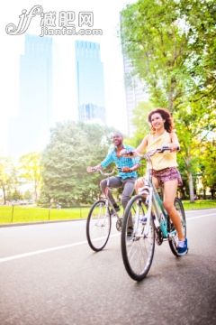 人,活动,休闲装,城市,生活方式_482677509_Couple in New York City's Central park_创意图片_Getty Images China